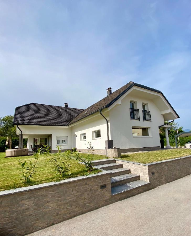Hisa Helena Villa Kranj Buitenkant foto
