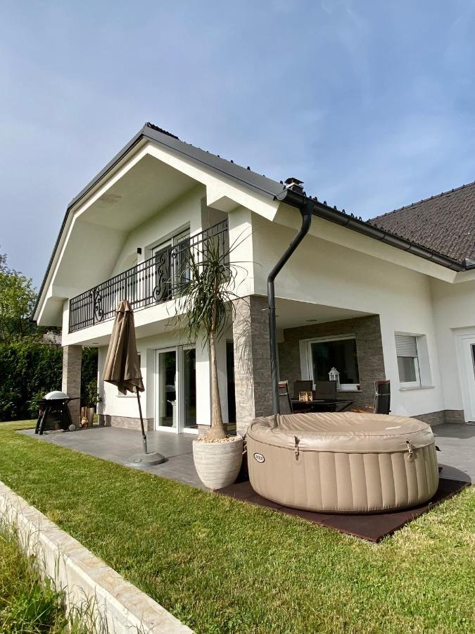 Hisa Helena Villa Kranj Buitenkant foto